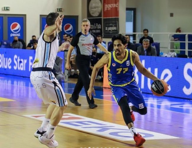Jorge Gutiérrez con los colores del Peristeri