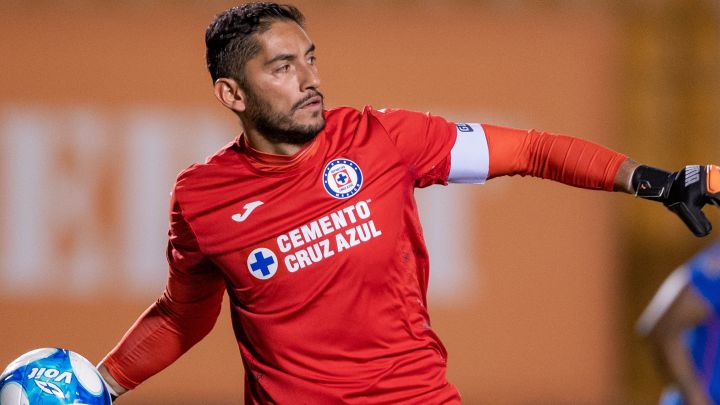 Por decisión técnica, Jesús Corona quedó fuera de la convocatoria de Cruz Azul