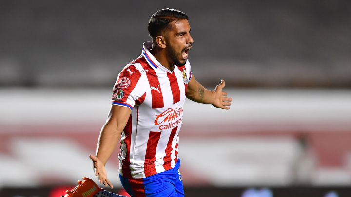 Chivas rescata empate de último minuto en Querétaro, en la jornada 9