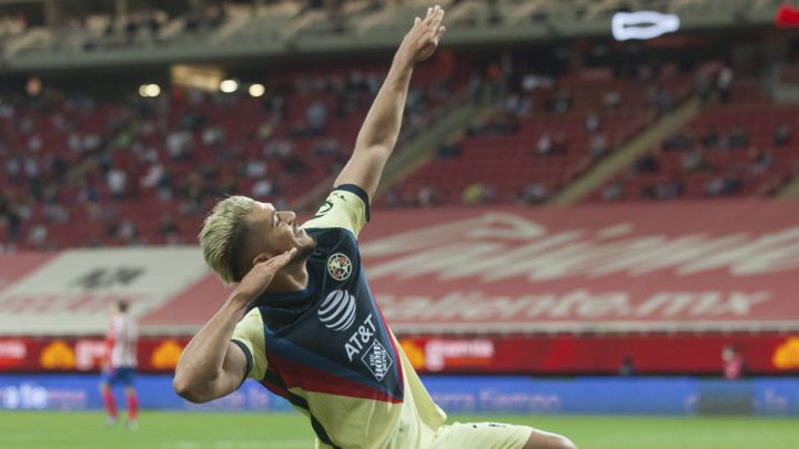 Chivas, el 'cliente' favorito de Henry Martin en los clásicos
