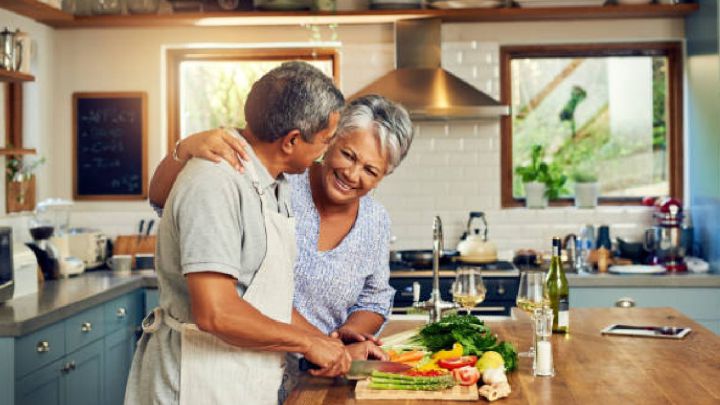 Pensión de Adultos Mayores: A cuánto han bajado la edad y cuánto han subido el pago