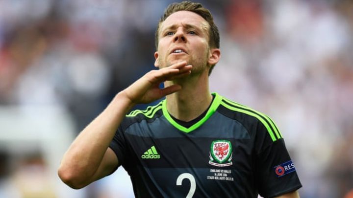 Chris Gunter, primer jugador de la selección de Galles en llegar a 100 juegos