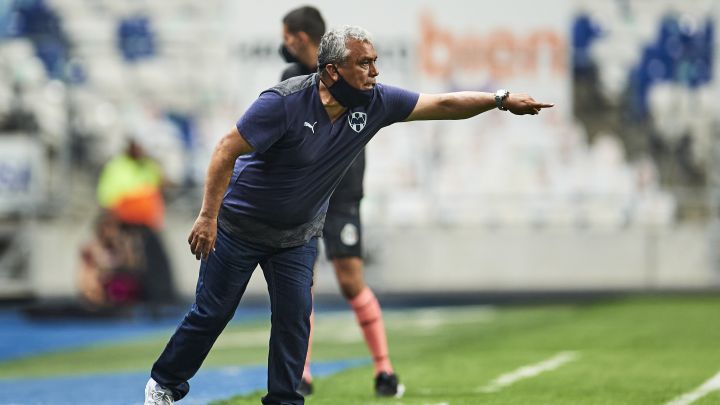 Héctor Becerra: "VAR sería un apoyo en el fútbol femenil"