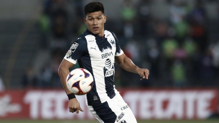 Jesús Gallardo olvida su pasaporte y regresa a Monterrey