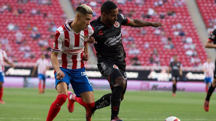 Triunfo que da oxígeno a Chivas: 2-0 sobre Tijuana