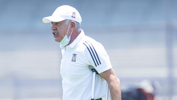 Escasez de gol en delanteros no preocupa a 'Tuca' Ferretti