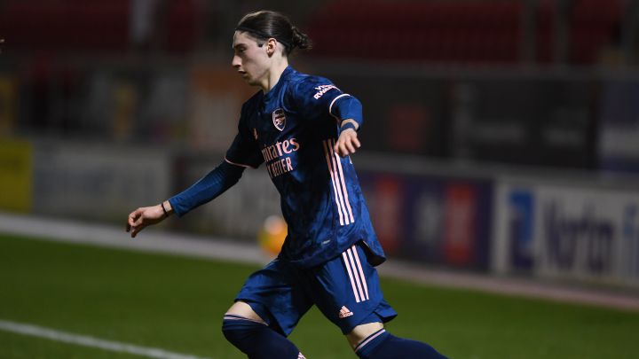 Marcelo Flores se luce con un golazo con el Arsenal Sub-18