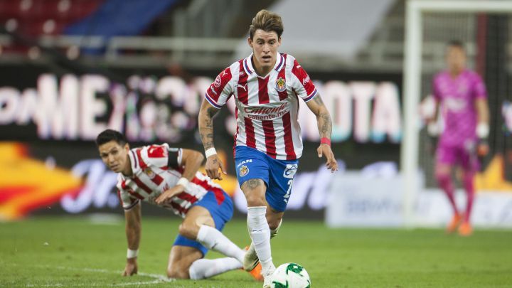 Cristian Calderón durante un partido con Chivas