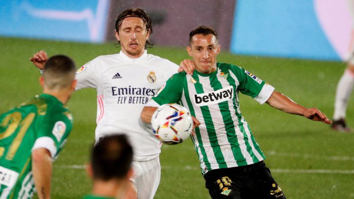 Andrés Guardado y Diego Lainez, presenten en empate del Betis con Real Madrid