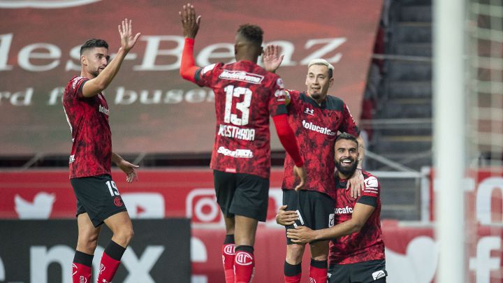 Toluca festeja el tercer gol contra el América