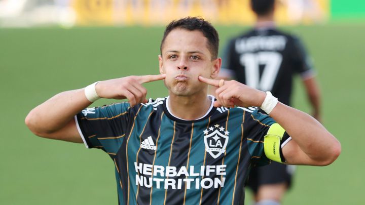 Chicharito, aún en desventaja para volver a Selección Mexicana