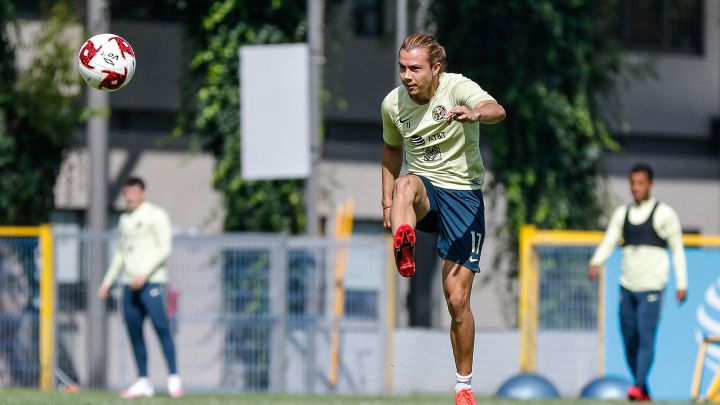Sebastián Córdova en entrenamiento con América