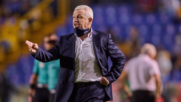 Javier Aguirre en el Clásico Regio