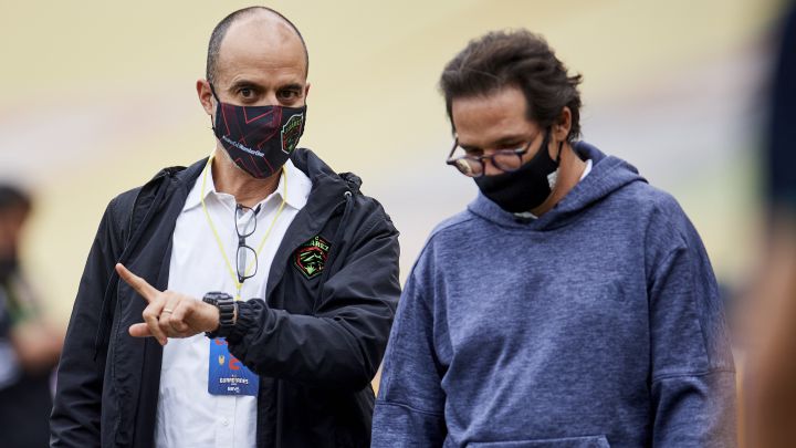 Detienen a aficionados de Bravos por agredir a Guillermo Cantú