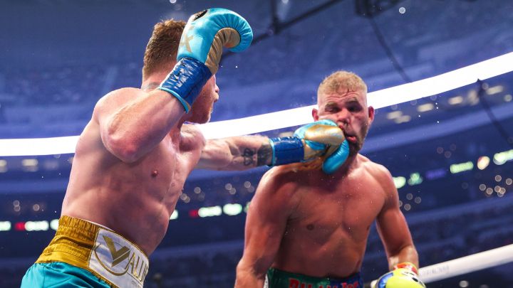 Canelo le da un izquierdazo a Saunders