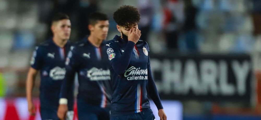 JUgadores de Chivas después de ser eliminados por Pachuca