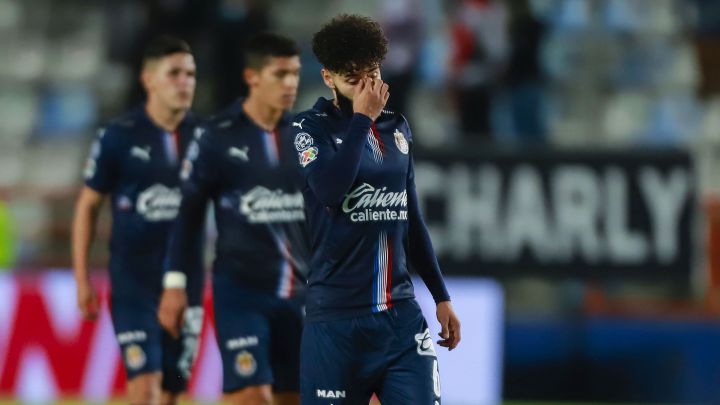 JUgadores de Chivas después de ser eliminados por Pachuca