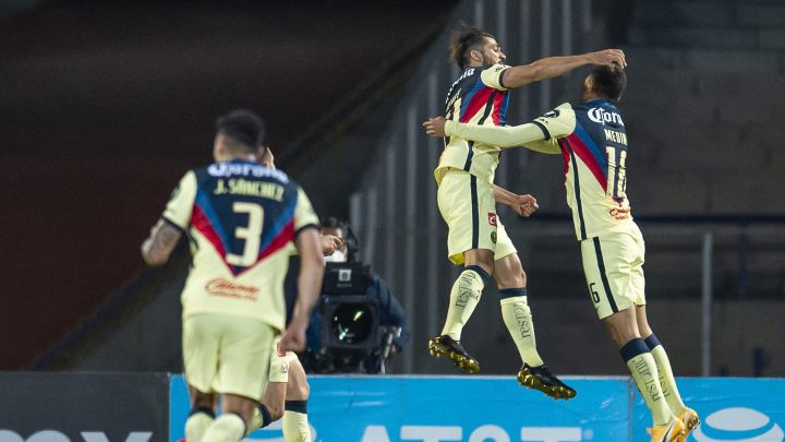 Jugadores del América en pleno festejo de gol