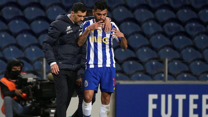Jesús Corona durante un partido de Cruz Azul