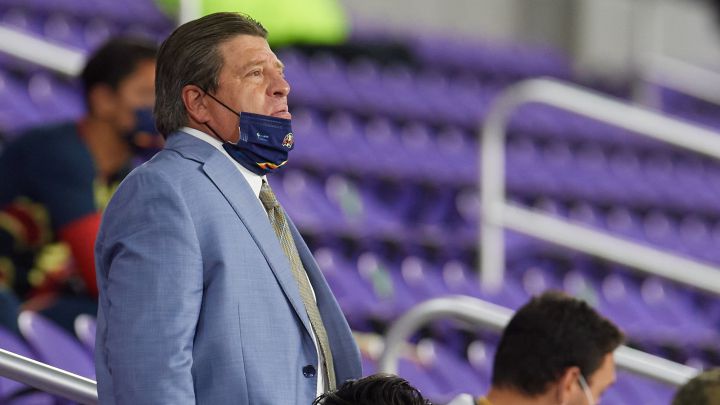 Miguel Herrera durante un partido con el América