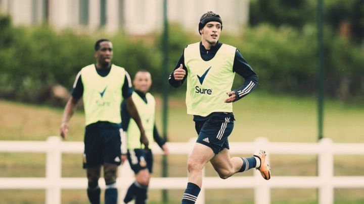 Raúl Jiménez en un entrenamiento con el Wolverhampton