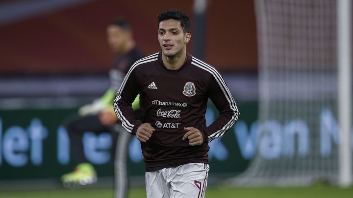 Raúl Jiménez estará con el Tri en Copa Oro, pero no verá acción