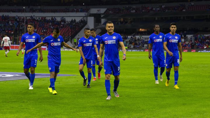 Cruz Azul y la cruz de cemento que los acompaña en liguilla