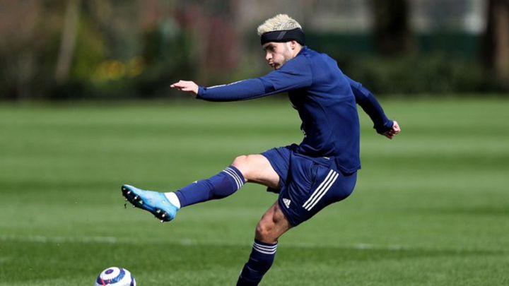 Raúl Jiménez en un entrenamiento con el Wolverhampton