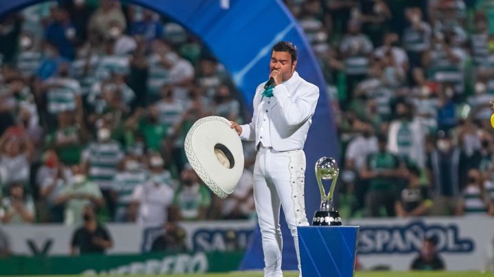 Pablo Montero cambia letra al Himno Nacional Mexicano en final Santos vs Cruz Azul