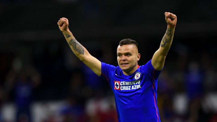 Jonathan Rodríguez festeja un gol con Cruz Azul