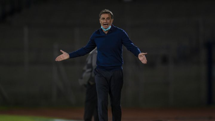 Michel González durante un partido con los Pumas