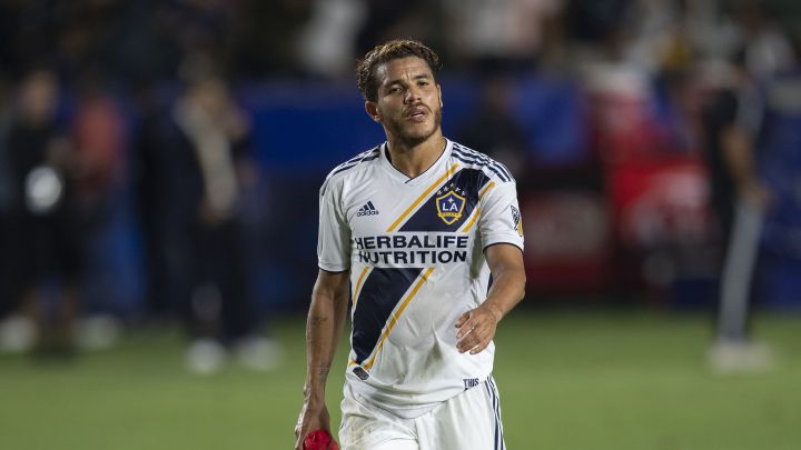 Jonathan Dos Santos después de un partido con el Galaxy