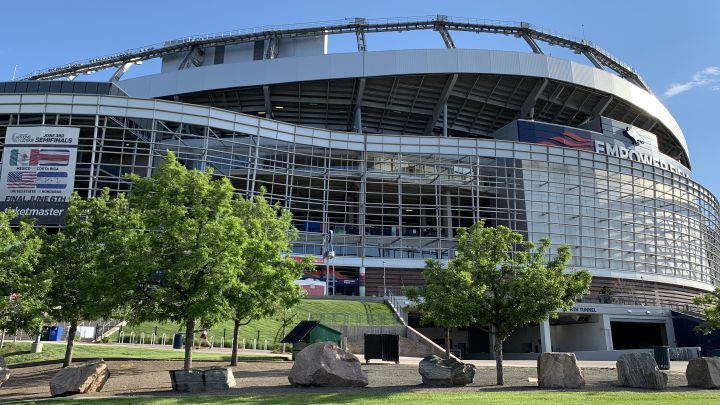 Denver levanta restricciones para estadios; 34,500 asistentes para el Día 1 del Final Four