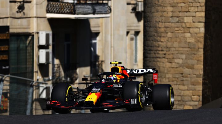 Checo Pérez ilusiona en Bakú; fue el más rápido en la segunda práctica
