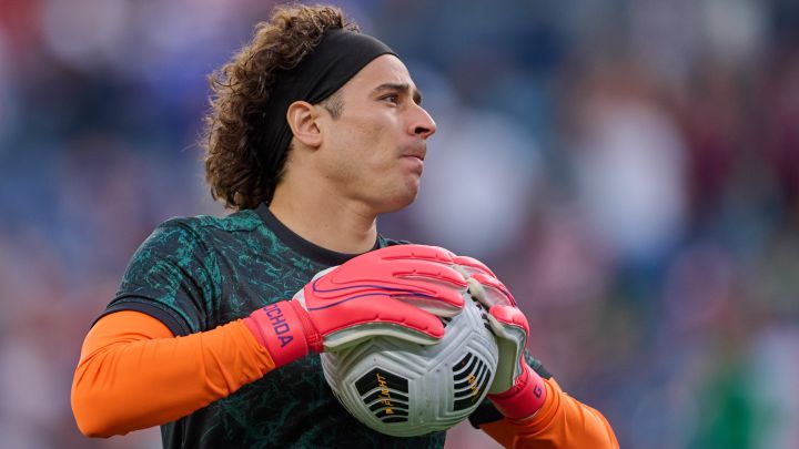 Guillermo Ochoa se acerca a marca histórica de Jorge Campos