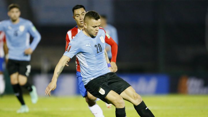 jonathan Rodríguez en un partido con Uruguay