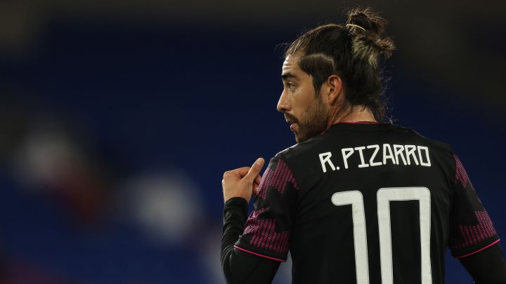 Rodolfo Pizarro durante un partido de la Seelcción Mexicana