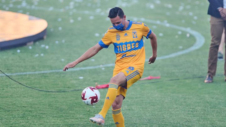 Florian Thauvin durante su presntación con Tigres