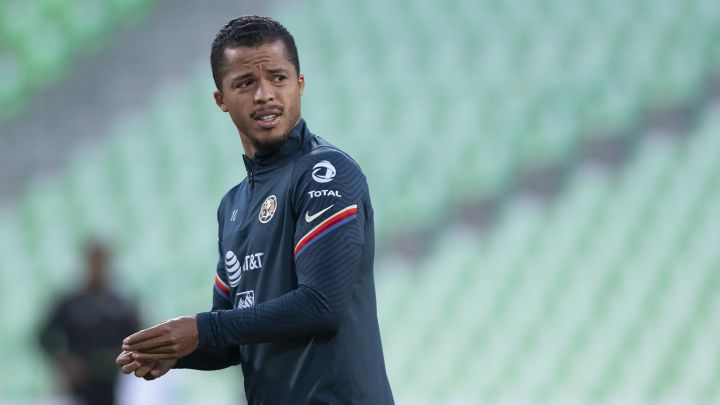 Giovani dos Santos durante el calentamiento con el América