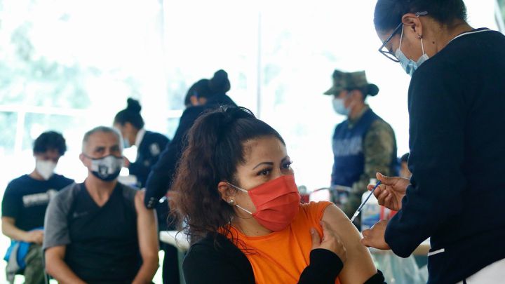 Continúa vacunación en las alcaldías Xochimilco y Cuauhtémoc