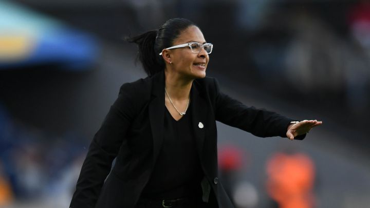 Mónica Vergara durante un paritdo con el Tri Femenil