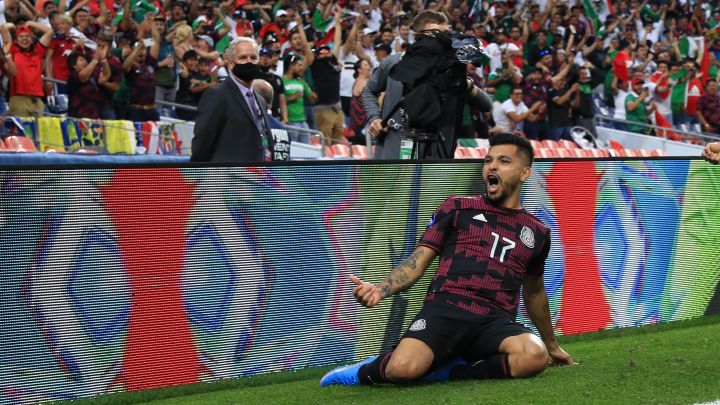 Tecatito Corona es nominado a mejor jugador del año en Portugal