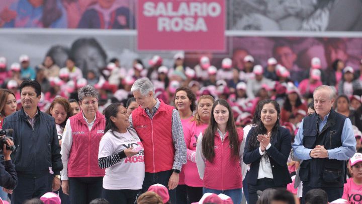 Entregan más de 5 mil tarjetas del Salario Rosa en el Estado de México