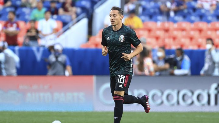 Andrés Guardado durante el calentamiento de la Selección Mexicana