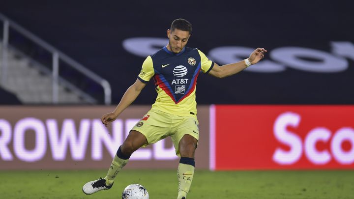 Sebastián Cáceres durante un partido del América