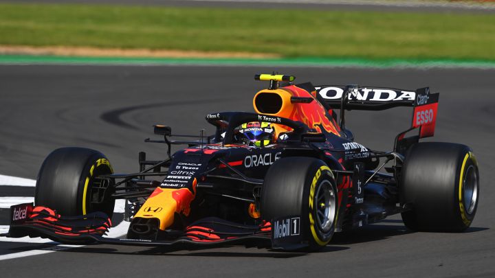 Checo Pérez, con discreta actuación, fue lugar 16 en Inglaterra