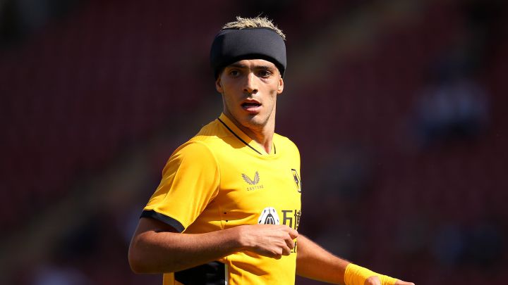 Momento en que Raúl Jiménez regresa a la actividad con el Wolverhampton