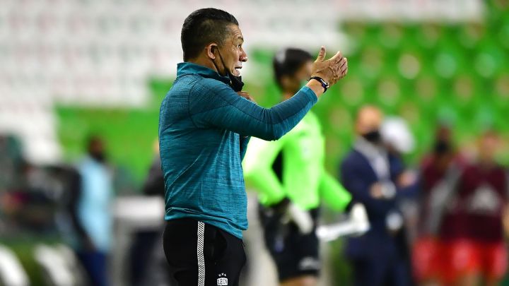Nacho Ambriz durante un partido de León