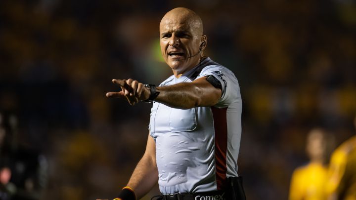 Francisco Chacón, en un partido de Liga MX