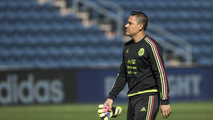 Moisés Muñoz en un entrenamiento con la Selección Mexicana